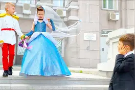 亲子游戏：小正太和小萝莉玩过家家游戏 王子与公主 亲子搞笑视频封面