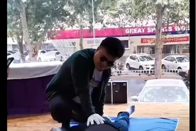走路屁股疼，梨状肌综合征，这样去处理，马上就有效果！视频封面