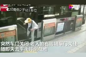 上公交车忽然关门被夹了，到底该不该投诉， 听听当事人怎么说