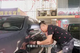 都说大众车用料越来越差？小伙测试让你看看11款朗逸用料有多好视频封面