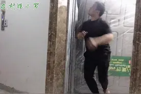 电梯小了！床垫进不去怎么办？十年家具搬运工教你一个小秘诀！视频封面