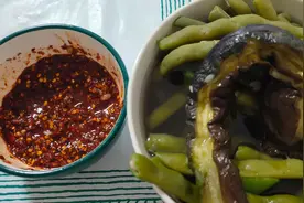 白水煮四季豆配上擂钵辣椒，我家乡最爱吃的菜，这种做法你吃过吗