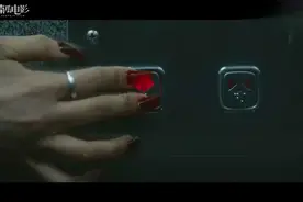 美女老师送小朋友回家，最后在电梯门口的一笑，太诡异了！视频封面