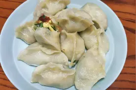 萌萌妈做的西红柿鸡蛋的蒸饺，酸甜鲜美又营养，来的客人吃美了。视频封面