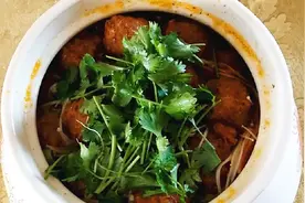 教你家庭版砂锅做法，简单易做还好吃，刚上桌口水都流下来了视频封面