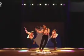 《名侦探柯南》的主题曲来跳舞竟然是这样的画风。。。。。视频封面