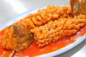 大厨把这道糖醋松鼠鱼做绝了，入口酥脆酸甜，隔屏幕看的口水直流视频封面