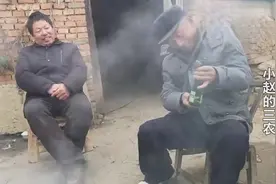 农村70岁老人喝酒成瘾，自称喝酒如同牛饮水，大家看看吓人不视频封面