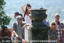 44岁小李子和22岁嫩模女友度假撒狗粮！甜蜜搂腰小李子这次认真了视频封面