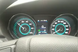 新能源汽车续航里程显示为0，离充电站还有2公里，上演生死时速。视频封面