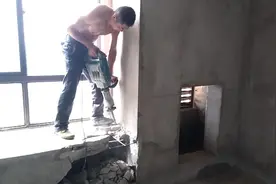 飘窗应不应砸？很多网友说不能砸，但是很多业主都坚持砸掉了。视频封面