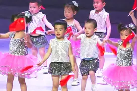 衡阳贝奇幼儿园六一儿童节汇演：舞蹈《蝴蝶》，老师煞费苦心！视频封面