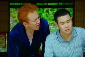 大叔去治疗痔疮崩溃，直接被美女医生主治医生以及实习生连续通治视频封面