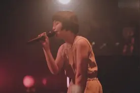 这是我看过的最稳的现场了，表情淡定一种轻松驾驭游刃有余的感觉