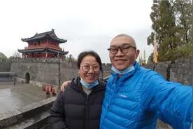 荆州古城东门有个宾阳楼，免费参观那还不登一下，造型有点独特视频封面