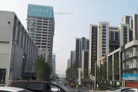 济南工业南路CBD，我在116路公交车上站了一路，拍了一小段视频。