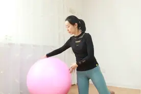 臀部肥胖赘肉多就这样做，每天一组帮你轻松瘦臀塑造完美身材