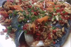 剁椒蒸鱼头，家常做法，蒸出来鲜嫩不腥，收藏！视频封面