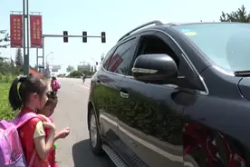 小朋友离开爸爸妈妈后如何自己打车去目的地呢，看看太原的宝贝们