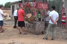 广西农村婚礼，敲锣打鼓迎新娘，乐器都用专用车抬，一定要幸福视频封面