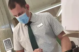 手把手教你自助打印，去办银行卡加体验英国的麦当劳视频封面