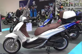 300cc欧系踏板，比亚乔Beverly 300，售价4.98万起视频封面