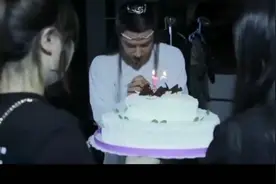 陈情令花絮:肖战大声倒数为王一博庆祝生日，暖心送上头盔。视频封面