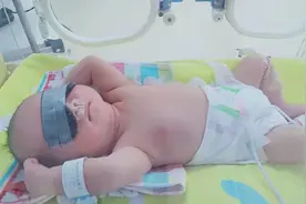 新生儿住保温箱一周，需要多少钱？看了明细后你们觉得这费用贵嘛视频封面
