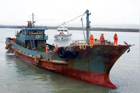 台官员叫嚣“盯住大陆渔船抓” 岛内网友痛批：民进党欠教训！视频封面