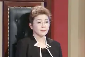 丈夫借贷妻子一个人兼做3份工 只为多攒点钱 丈夫却不以为然视频封面