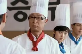 林师傅眼镜一摘，彻底亮出真本事，对手闻了闻味道就知道输了视频封面