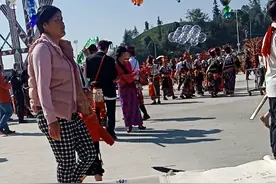 中国唯一一个可以带刀出门的民族。视频封面