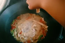 今天给大家分享一道面食，河南烩面，看看老家是怎么做的。视频封面