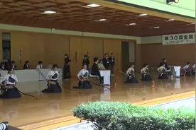 日本的大学生女子射箭比赛，很有仪式感视频封面