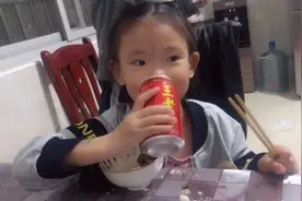 来吧，看看小美女吃饭太有食欲，分享好食欲怎么养成的