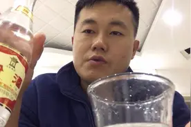 农村小伙说：一到晚上就想喝点酒，是不是得一种病。你们这样吗？