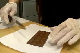 怎么能偷吃巧克力不被发现呢，跟着一起来学习一下吧！视频封面