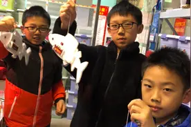 科学小实验：这些线圏和磁铁能让灯泡亮多久，中小学DIY作品