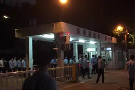 实拍：汕尾信利电子厂下班情景，好几万人的工厂，福利待遇怎么样视频封面