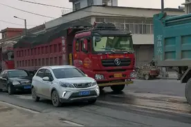 超载拉石头大车，排队测试历城唐王镇新修建的道路。接受人民检阅视频封面