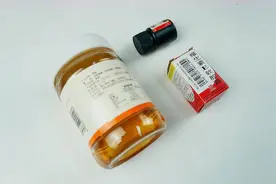 3块的维生素C片，配上维E搅拌涂脸，斑少了，水润光滑白皙肌肤