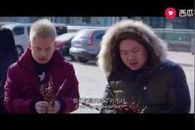 喜剧片：岳云鹏在街边吃串却拖着不给钱，原来是在等城管，够贼！视频封面