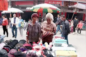 天冷了农村摆地摊卖这个东西，进价低利润高，没有网购压力，好卖