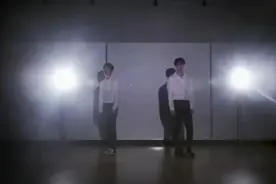 王一博白衬衫热舞，露腹肌太撩人视频封面