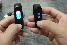 不仅升级到了彩屏，还内置小爱同学，小米手环4NFC版开箱体验视频封面