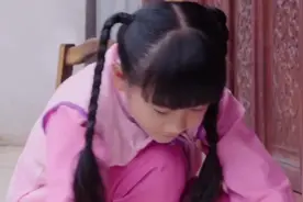 小女孩真的太委屈了！网友看不下去：这么善良，却被如此对待，视频封面