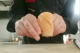 饭店鱿鱼卷怎么改刀，大厨教你正确方法和技巧，好看又简单视频封面