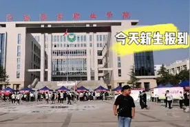 河南推拿职业学院：今天新生报到，占地400余亩，环境优美视频封面