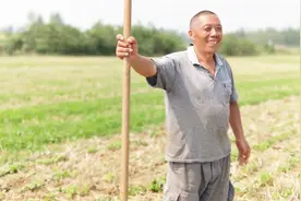 农村大叔两个儿子都结婚成家，却没有分家这是为什么？听大叔咋说视频封面