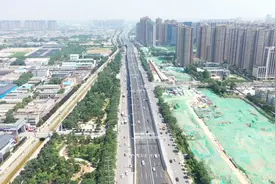 航拍西安朱宏路快速干道 全线通车 北二环到机场20分钟视频封面